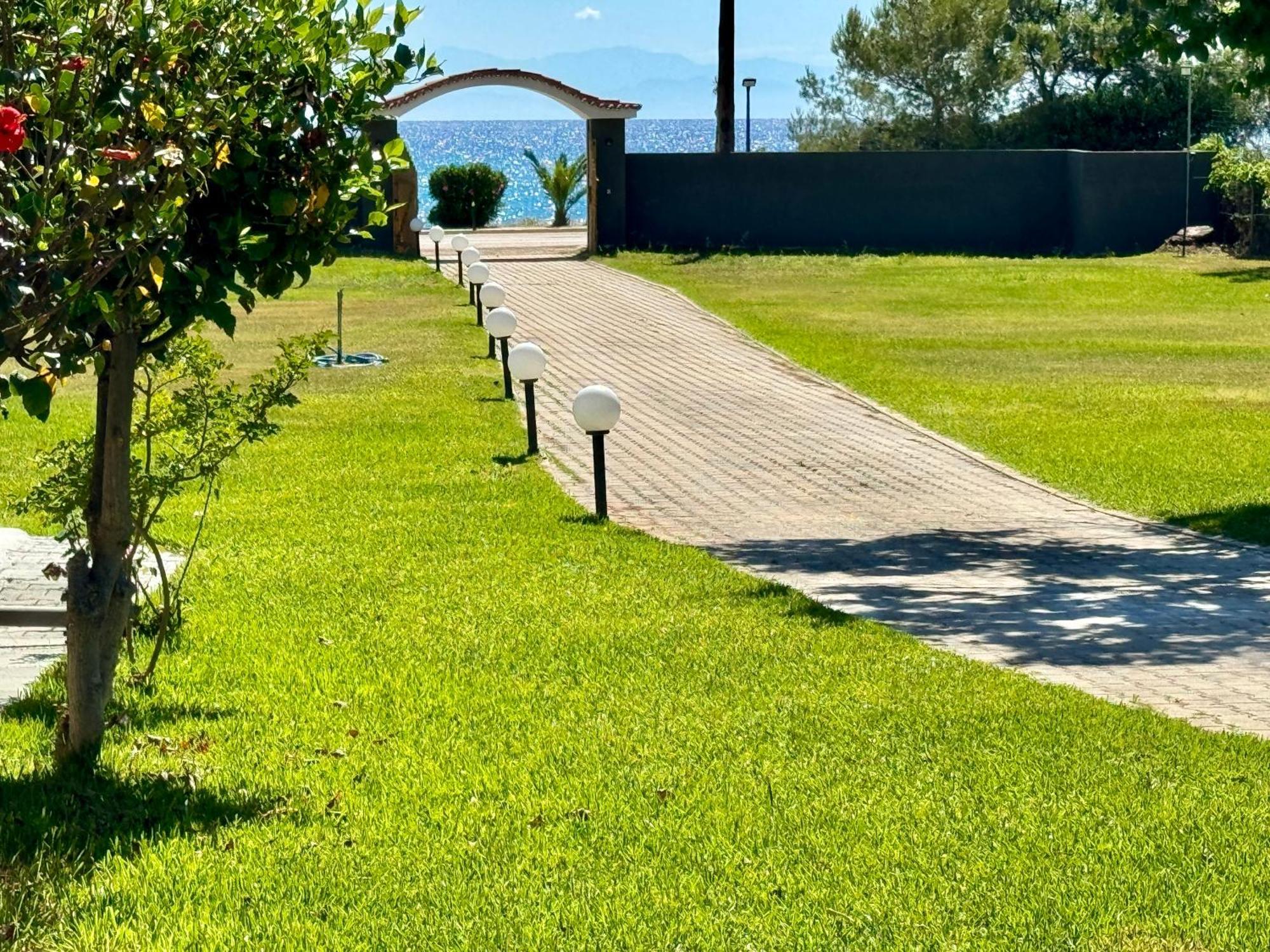 Готель Gazonia Family Estate Skala  Екстер'єр фото